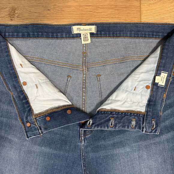 Madewell 9" Mid-Rise Skinny Jeans in Blue Wash with Button-Front Fly and Raw Hem - Picture 3 of 6
